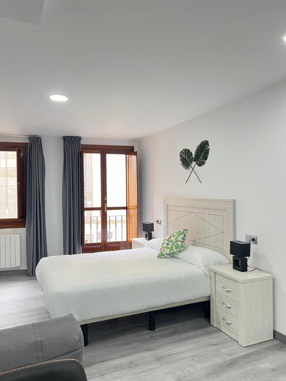 Rosal Central Studios Овьедо Экстерьер фото