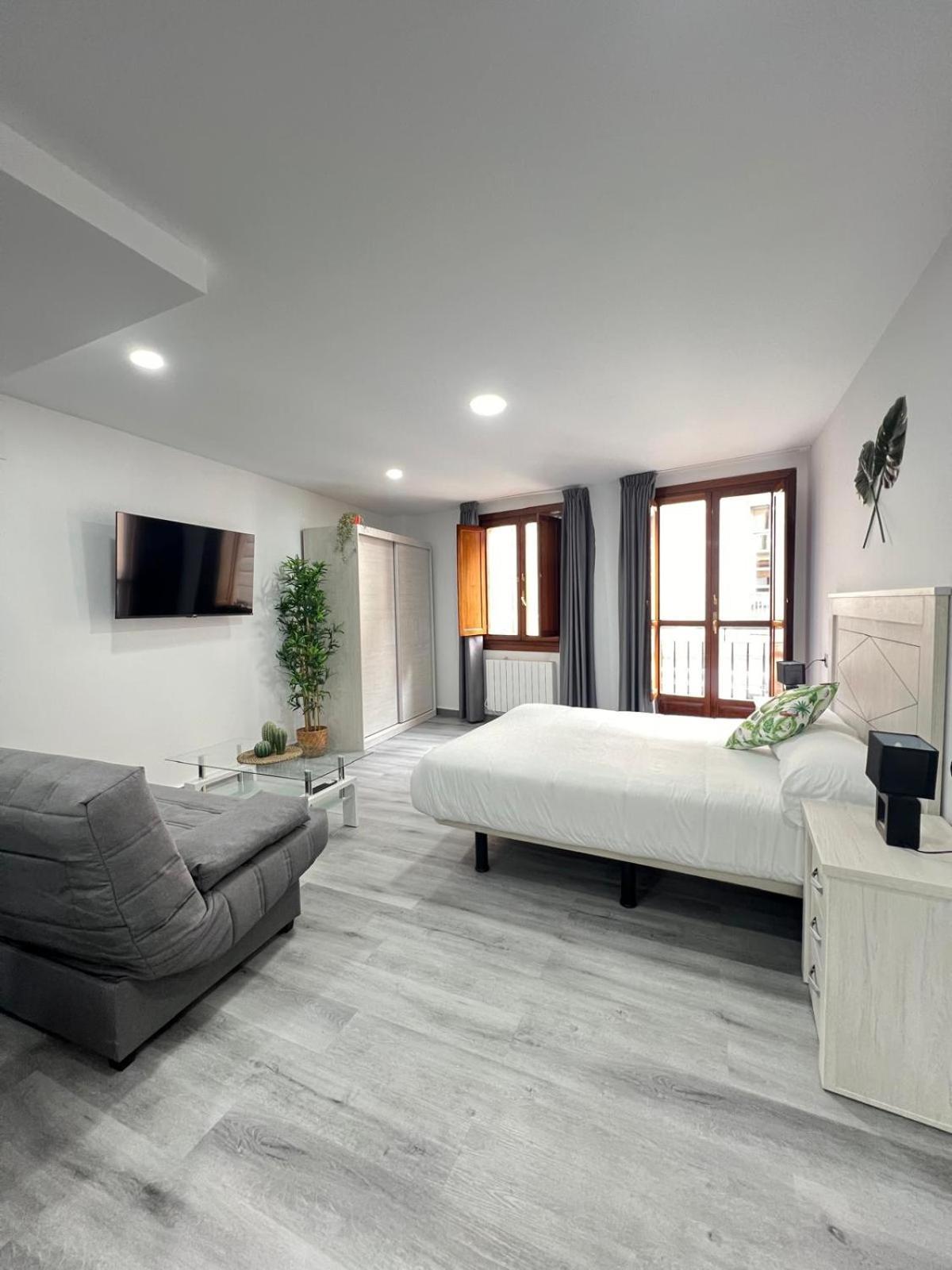 Rosal Central Studios Овьедо Экстерьер фото